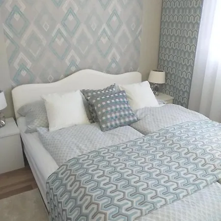 Elizabeth 2 Apartment